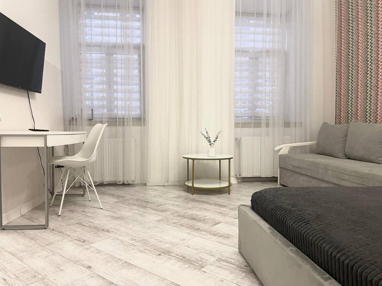 Куліша 15, Апартаменти В Центрі,Тц Форум,Оперний Leopoli Esterno foto